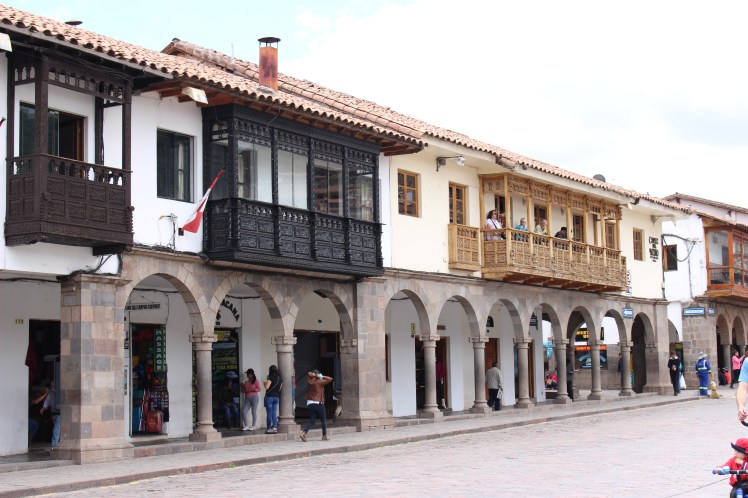 Balcons en bois, plaza de Armas