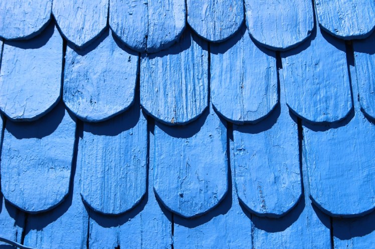 Détail des tuiles de bois en écaille