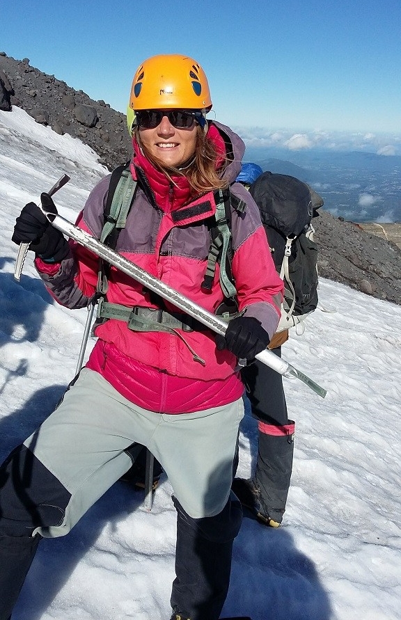Equipée comme une alpiniste
