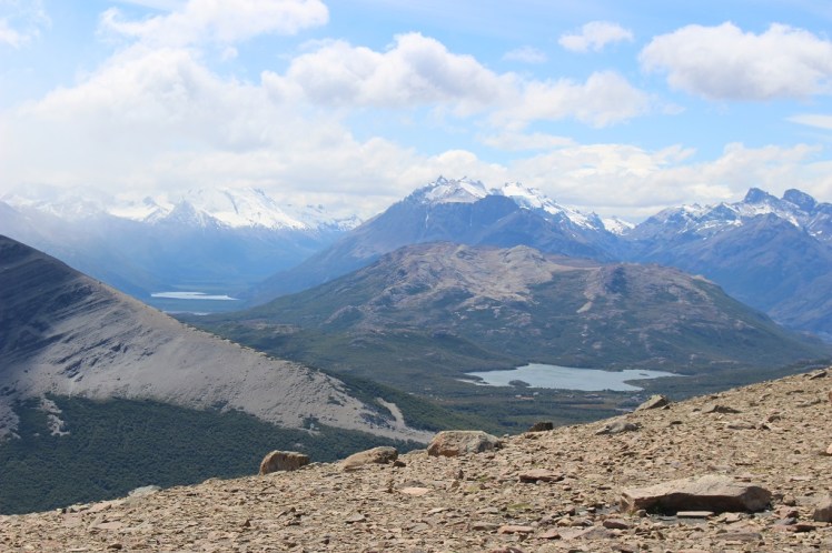 Montagne loma del pliegue tumbado
