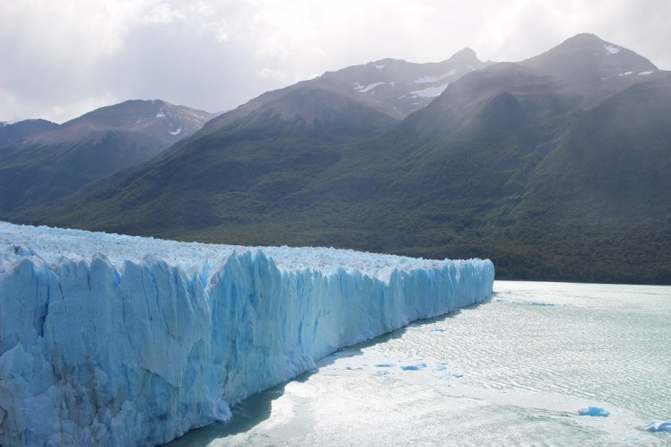 Le glacier atteint par endroit 50 mètres de hauteur